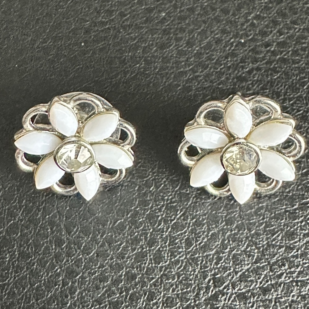 White flower earrings